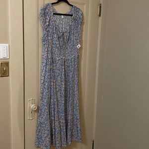 Old Navy long floral dress never worn, lightweight great for summer!